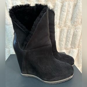 Ugg black classic Mondri cuff shearling booties size 7